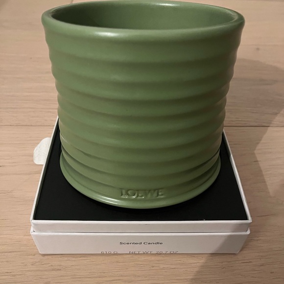 Loewe Candle Jar (Luscious Pea) - Picture 2 of 3